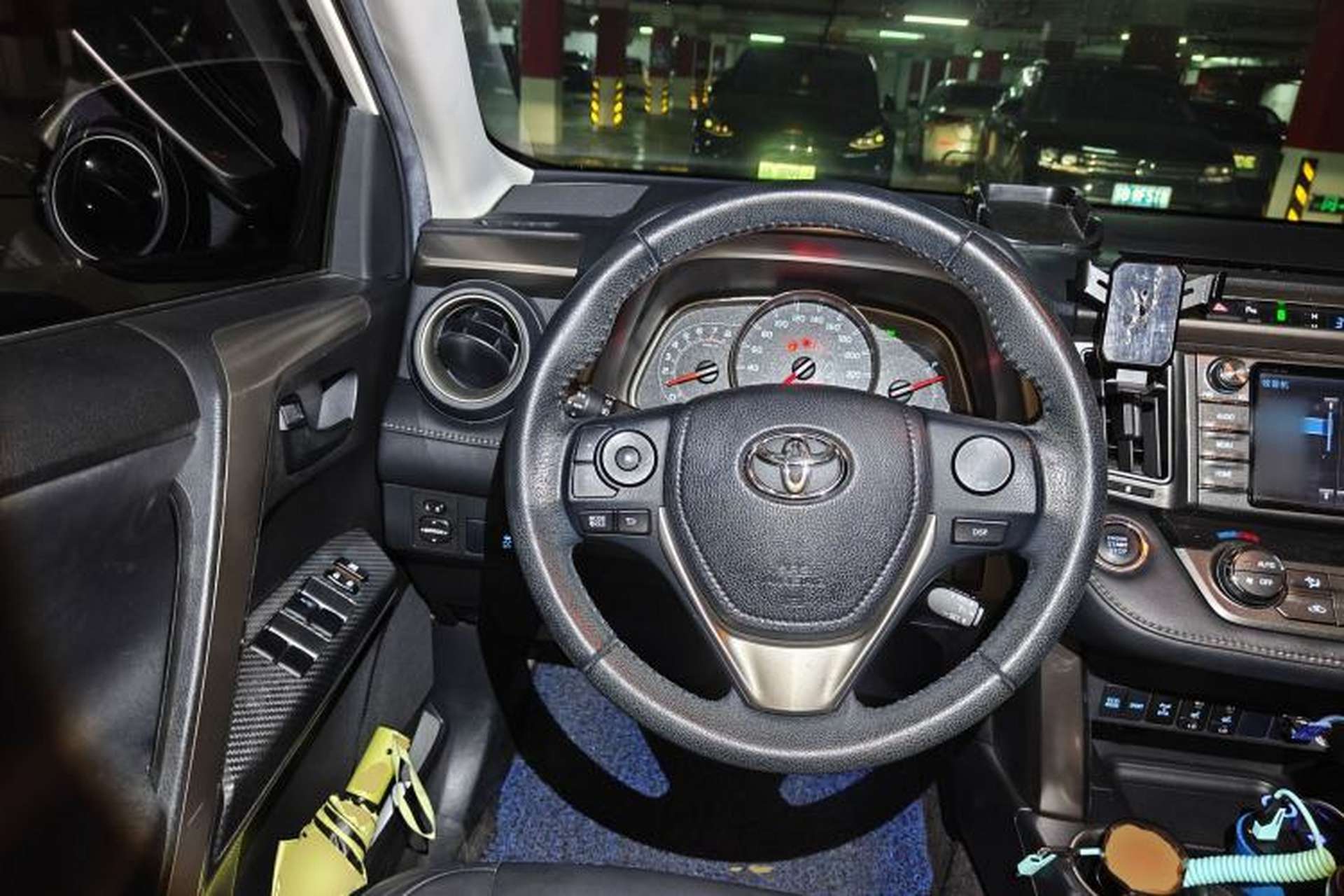 Used Toyota RAV4 2015 2.5L Automatic 4x4 Elite Edition Steering Wheel