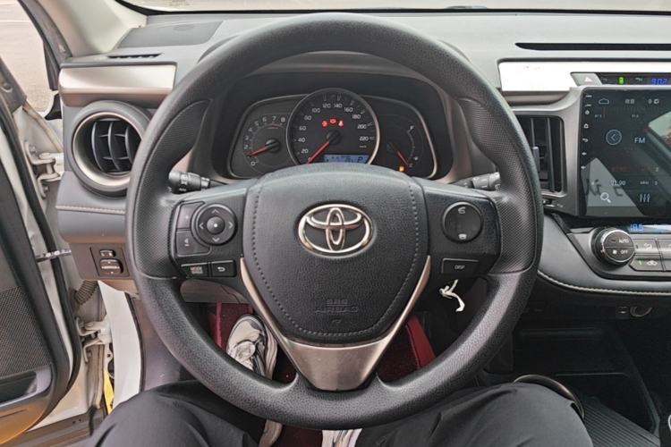 Used Toyota RAV4 2015 2.0L CVT Two-Wheel Drive Fashion Edition Steering Wheel