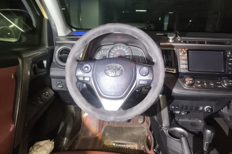 Used Toyota RAV4 2015 2.0L CVT Two-Wheel Drive Fashion Edition Steering Wheel