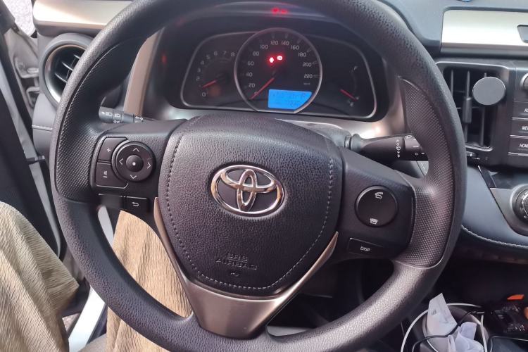 Used Toyota RAV4 2015 2.0L CVT Two-Wheel Drive Fashion Edition Steering Wheel