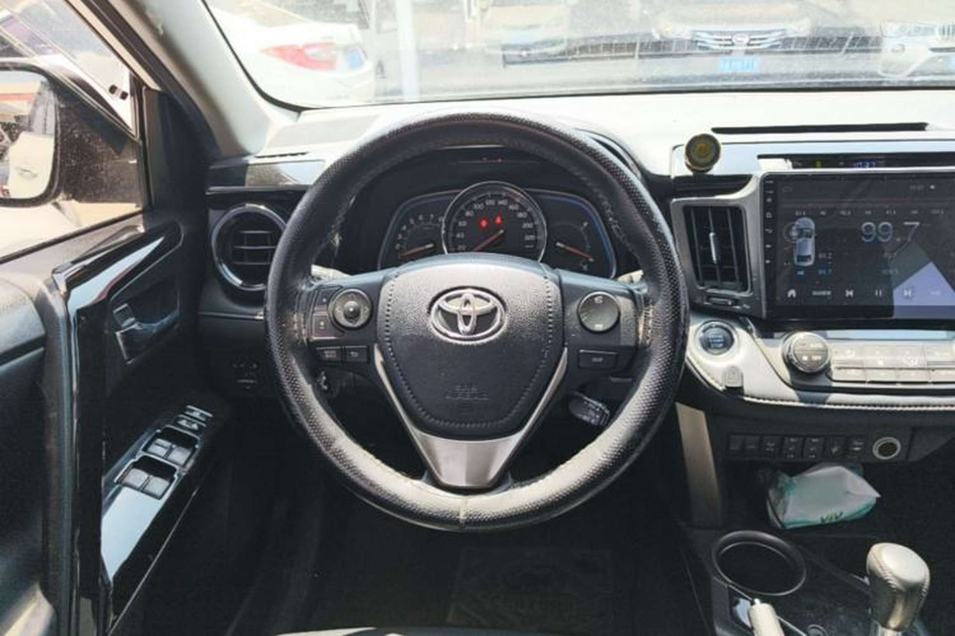 Used Toyota RAV4 2015 2.5L Automatic 4x4 Luxury Edition Steering Wheel