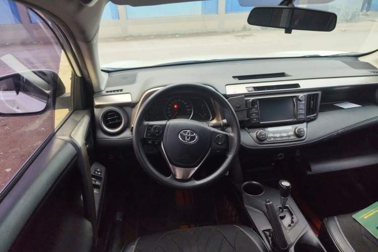 Used Toyota RAV4 2015 2.0L CVT Two-Wheel Drive Fashion Edition Steering Wheel