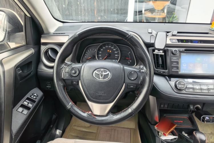 Used Toyota RAV4 2015 2.0L CVT Two-Wheel Drive Fashion Edition Steering Wheel