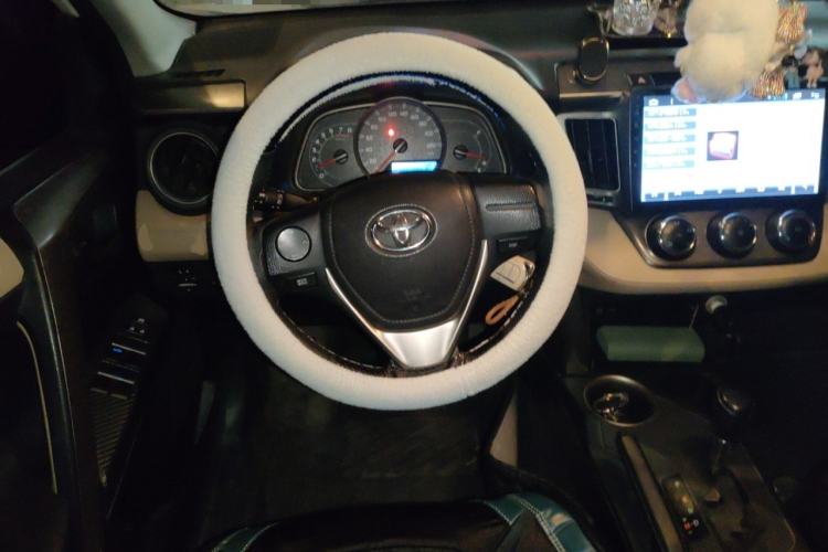 Used Toyota RAV4 2015 2.0L CVT Two-Wheel Drive Urban Edition Steering Wheel
