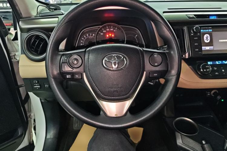 Used Toyota RAV4 2015 2.0L CVT Two-Wheel Drive Fashion Edition Steering Wheel