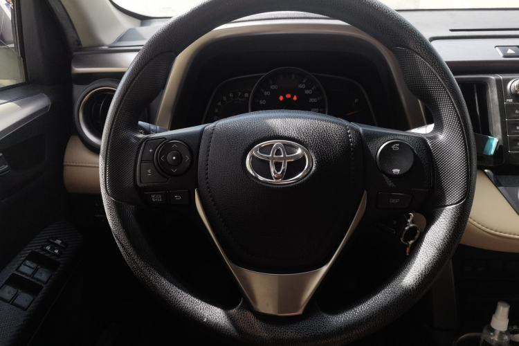 Used Toyota RAV4 2015 2.0L CVT Two-Wheel Drive Fashion Edition Steering Wheel