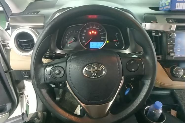Used Toyota RAV4 2015 2.0L CVT Two-Wheel Drive Fashion Edition Steering Wheel