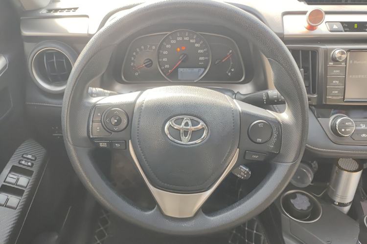 Used Toyota RAV4 2015 2.0L CVT Two-Wheel Drive Fashion Edition Steering Wheel