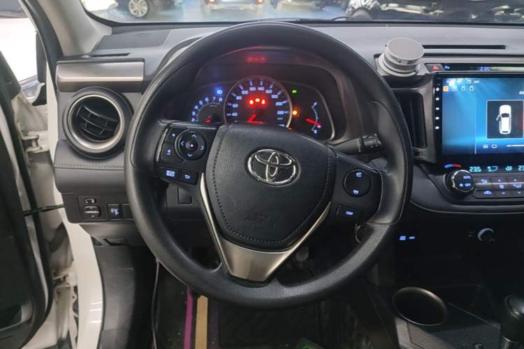 Used Toyota RAV4 2015 2.0L CVT Two-Wheel Drive Fashion Edition Steering Wheel