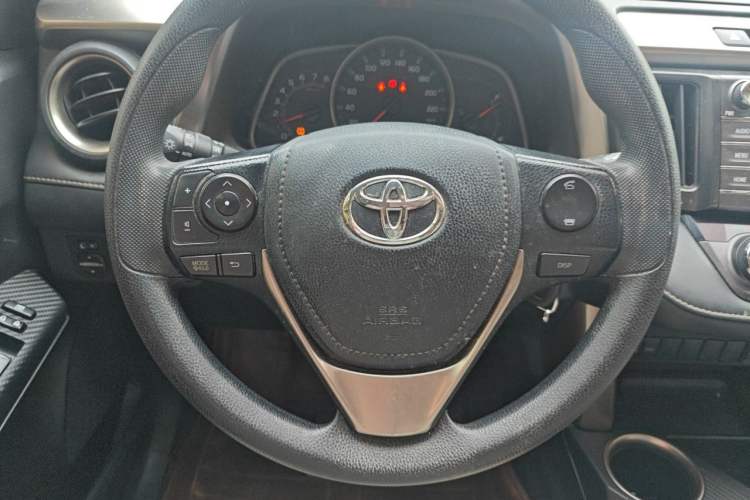 Used Toyota RAV4 2015 2.0L CVT Two-Wheel Drive Fashion Edition Steering Wheel