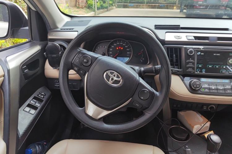 Used Toyota RAV4 2015 2.0L CVT Two-Wheel Drive Fashion Edition Steering Wheel