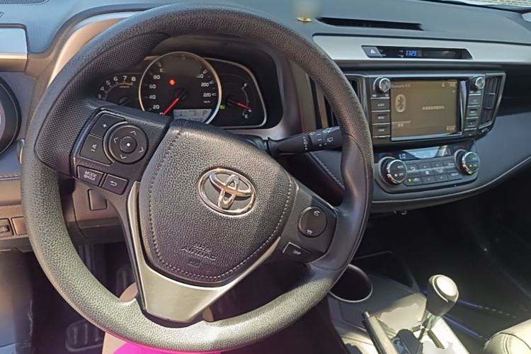 Used Toyota RAV4 2015 2.0L CVT Two-Wheel Drive Fashion Edition Steering Wheel