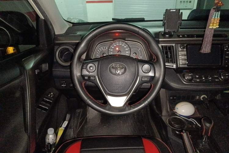 Used Toyota RAV4 2015 2.0L CVT Two-Wheel Drive Fashion Edition Steering Wheel