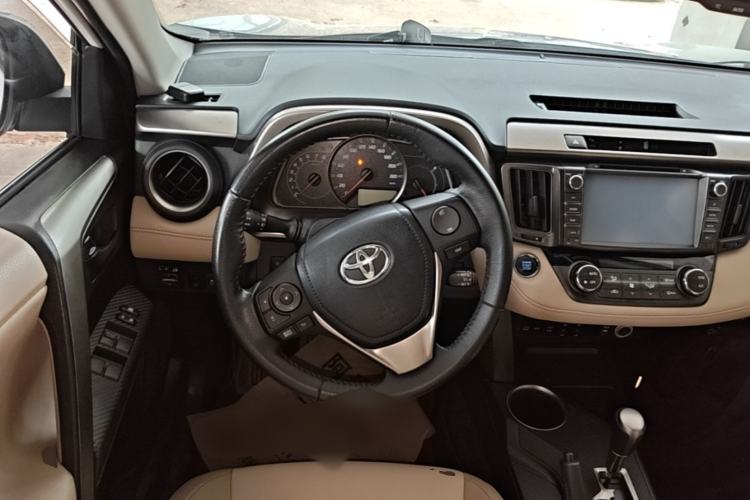 Used Toyota RAV4 2015 2.5L Automatic 4x4 Elite Edition Steering Wheel