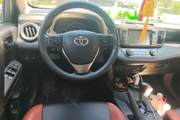 Used Toyota RAV4 2015 2.0L CVT Two-Wheel Drive Fashion Edition Steering Wheel