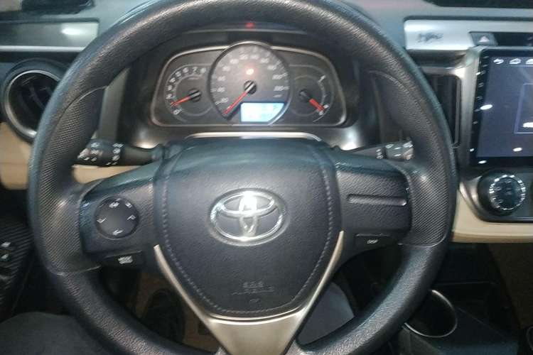 Used Toyota RAV4 2015 2.0L CVT Two-Wheel Drive Urban Edition Steering Wheel
