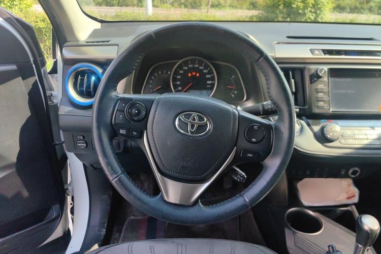 Used Toyota RAV4 2015 2.5L Automatic 4x4 Elite Edition Steering Wheel