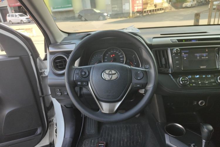 Used Toyota RAV4 2015 2.0L CVT Two-Wheel Drive Fashion Edition Steering Wheel
