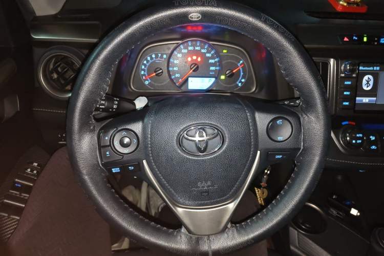 Used Toyota RAV4 2015 2.0L CVT Two-Wheel Drive Fashion Edition Steering Wheel