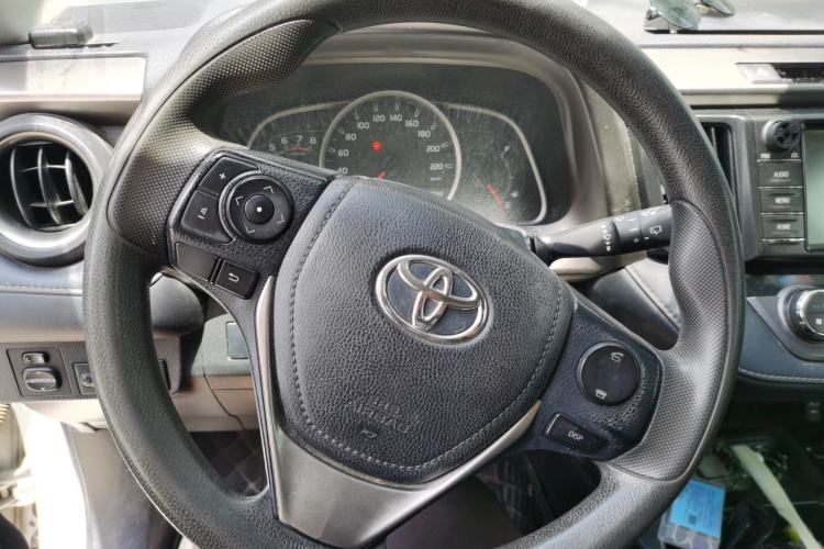 Used Toyota RAV4 2015 2.0L CVT Two-Wheel Drive Fashion Edition Steering Wheel