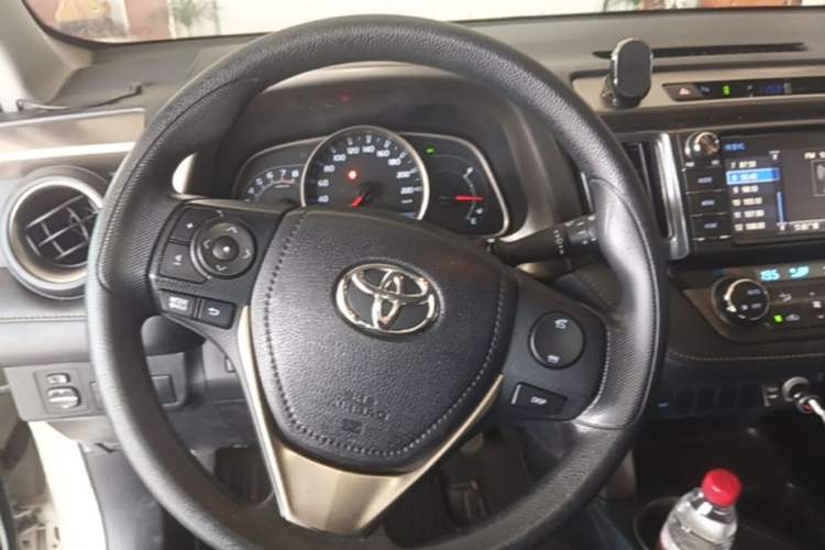 Used Toyota RAV4 2015 2.0L CVT Two-Wheel Drive Fashion Edition Steering Wheel