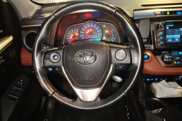 Used Toyota RAV4 2015 2.5L Automatic 4x4 Elite Edition Steering Wheel