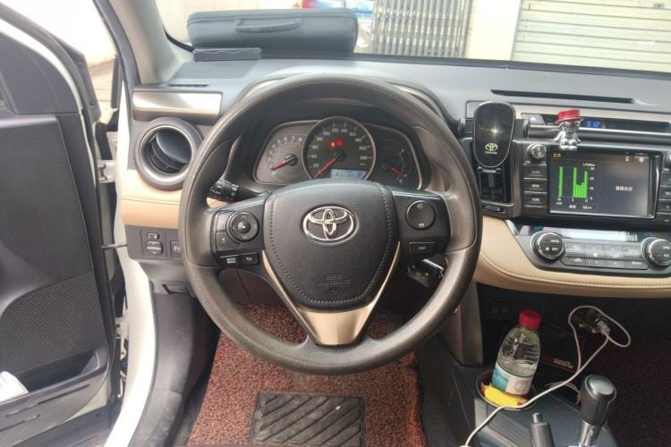 Used Toyota RAV4 2015 2.0L CVT Two-Wheel Drive Fashion Edition Steering Wheel
