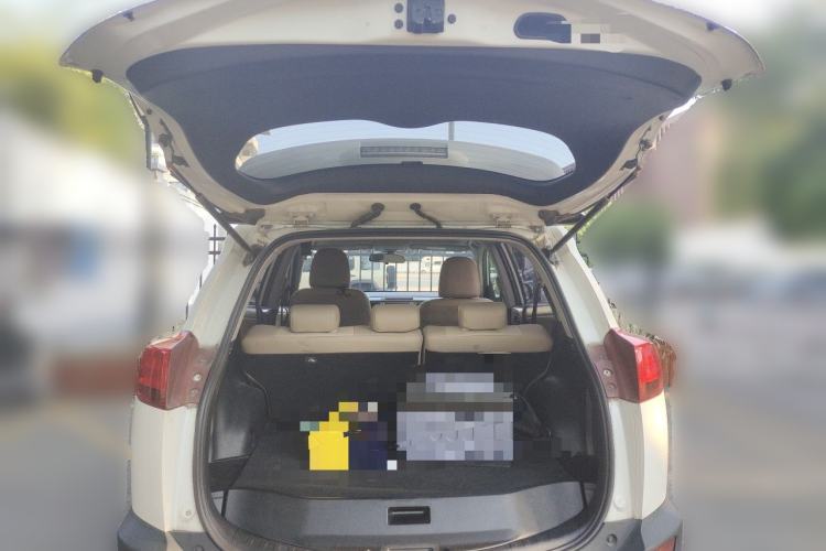 Used Toyota RAV4 2015 2.0L CVT Two-Wheel Drive Fashion Edition Trunk