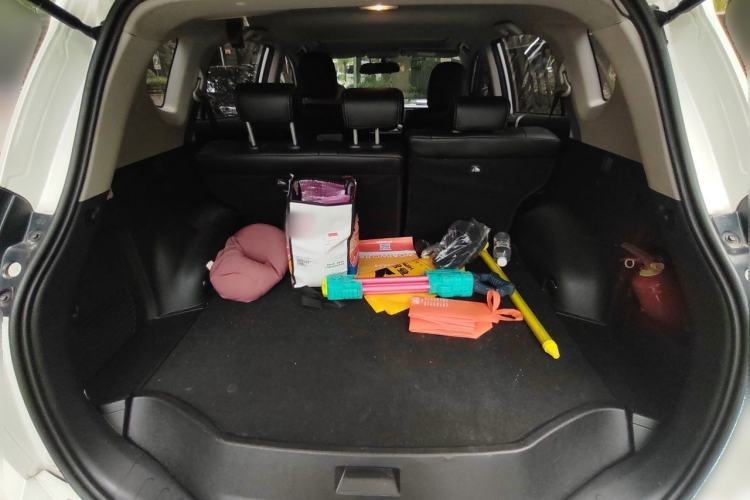 Used Toyota RAV4 2015 2.0L CVT Two-Wheel Drive Fashion Edition Trunk
