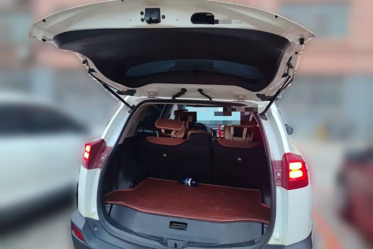 Used Toyota RAV4 2015 2.0L CVT Two-Wheel Drive Fashion Edition Trunk