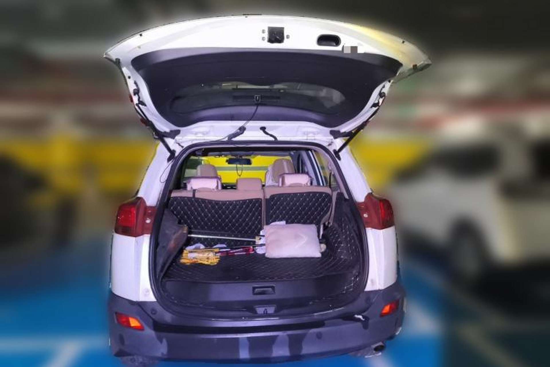 Used Toyota RAV4 2015 2.0L CVT Two-Wheel Drive Fashion Edition Trunk
