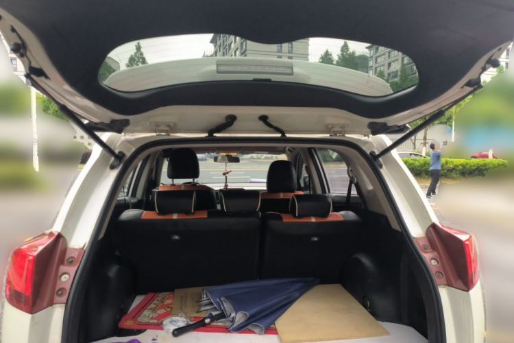 Used Toyota RAV4 2015 2.0L CVT Two-Wheel Drive Fashion Edition Trunk