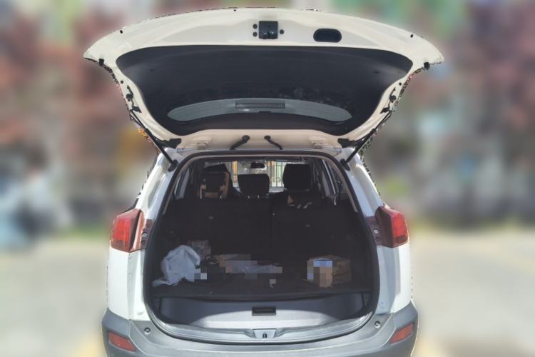Used Toyota RAV4 2015 2.0L CVT Two-Wheel Drive Fashion Edition Trunk
