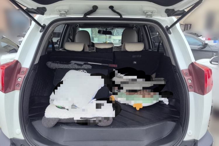 Used Toyota RAV4 2015 2.0L CVT Two-Wheel Drive Fashion Edition Trunk