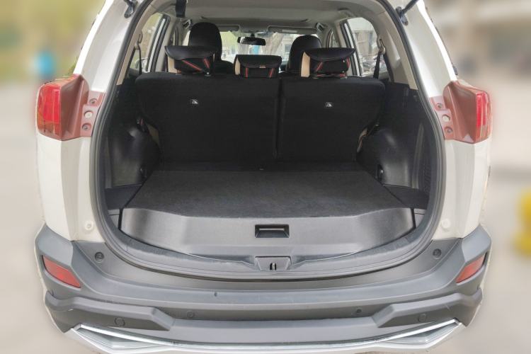 Used Toyota RAV4 2015 2.0L CVT Two-Wheel Drive Fashion Edition Trunk