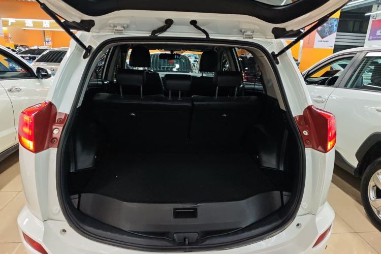 Used Toyota RAV4 2015 2.5L Automatic 4x4 Elite Edition Trunk