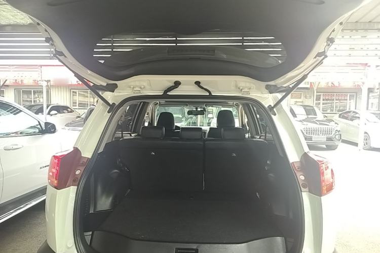 Used Toyota RAV4 2015 2.5L Automatic 4x4 Elite Edition Trunk