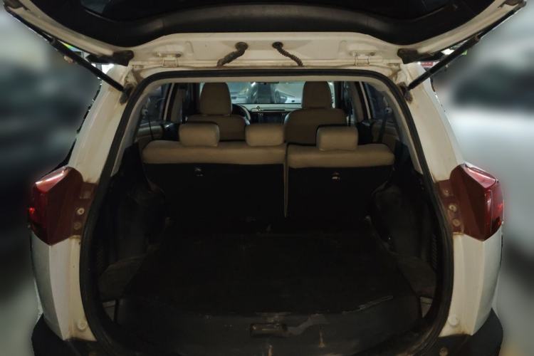 Used Toyota RAV4 2015 2.0L CVT Two-Wheel Drive Fashion Edition Trunk