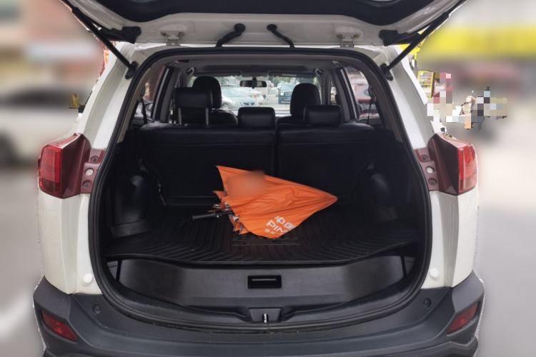 Used Toyota RAV4 2015 2.0L CVT Two-Wheel Drive Fashion Edition Trunk