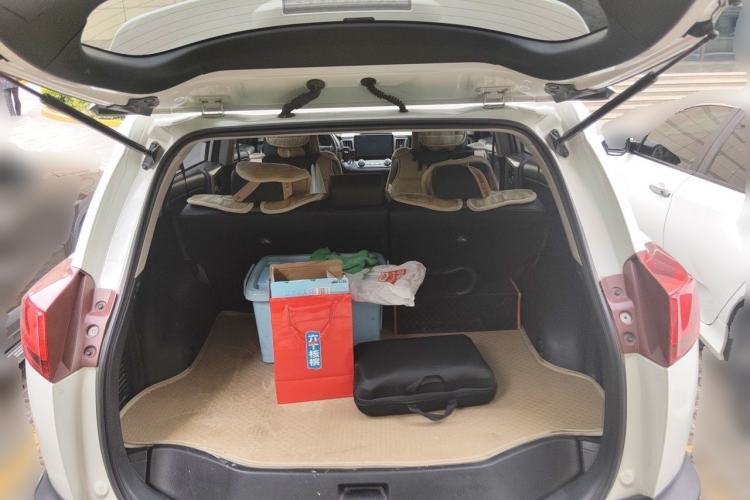 Used Toyota RAV4 2015 2.0L CVT Four-Wheel Drive New Edition Trunk