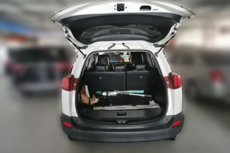 Used Toyota RAV4 2015 2.0L CVT Two-Wheel Drive Fashion Edition Trunk