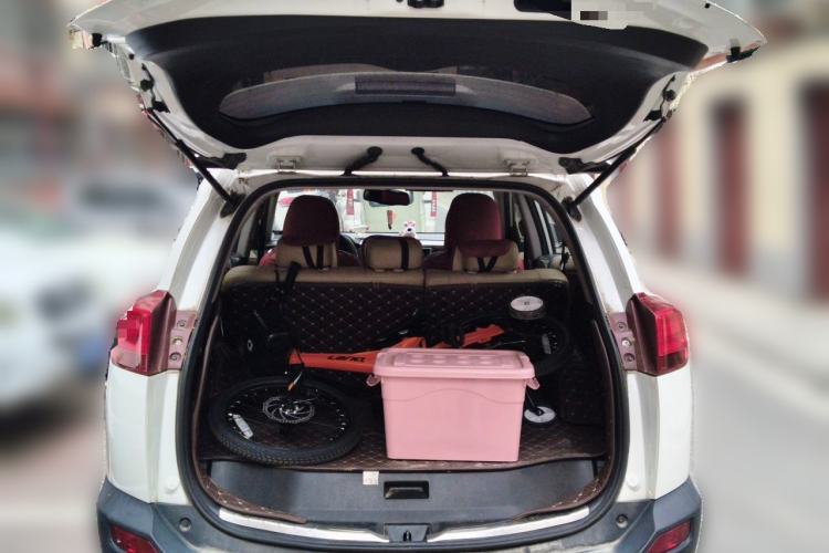 Used Toyota RAV4 2015 2.0L CVT Two-Wheel Drive Fashion Edition Trunk