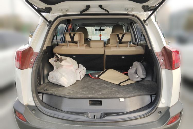 Used Toyota RAV4 2015 2.0L CVT Four-Wheel Drive New Edition Trunk