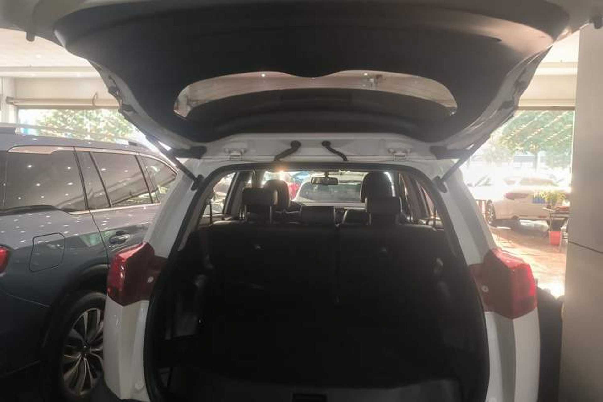 Used Toyota RAV4 2015 2.5L Automatic 4x4 Elite Edition Trunk