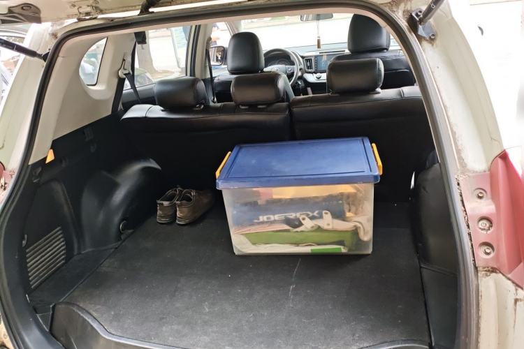 Used Toyota RAV4 2015 2.0L CVT Two-Wheel Drive Fashion Edition Trunk