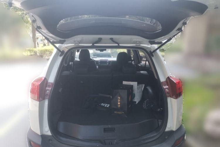 Used Toyota RAV4 2015 2.5L Automatic 4x4 Elite Edition Trunk