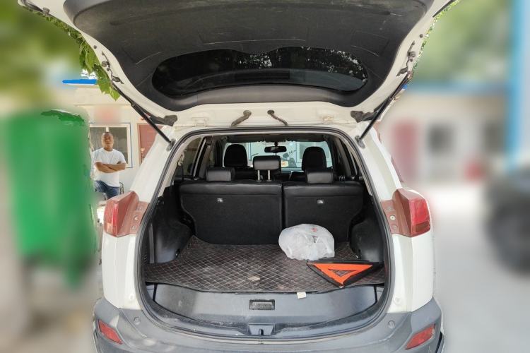 Used Toyota RAV4 2015 2.5L Automatic 4x4 Elite Edition Trunk
