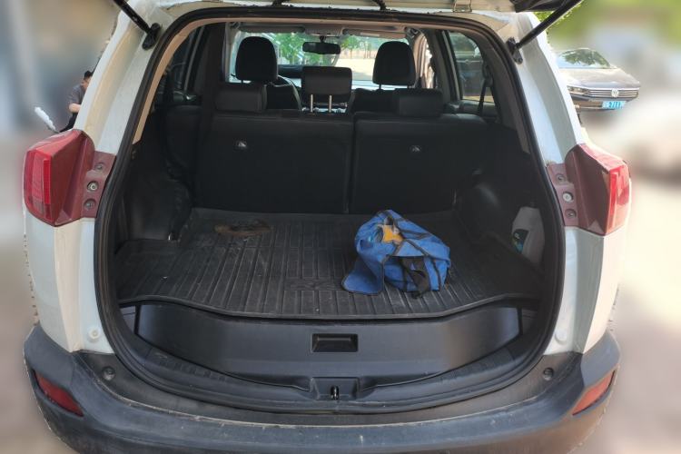 Used Toyota RAV4 2015 2.5L Automatic 4x4 Elite Edition Trunk