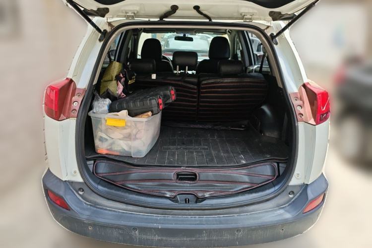 Used Toyota RAV4 2015 2.0L CVT Two-Wheel Drive Fashion Edition Trunk