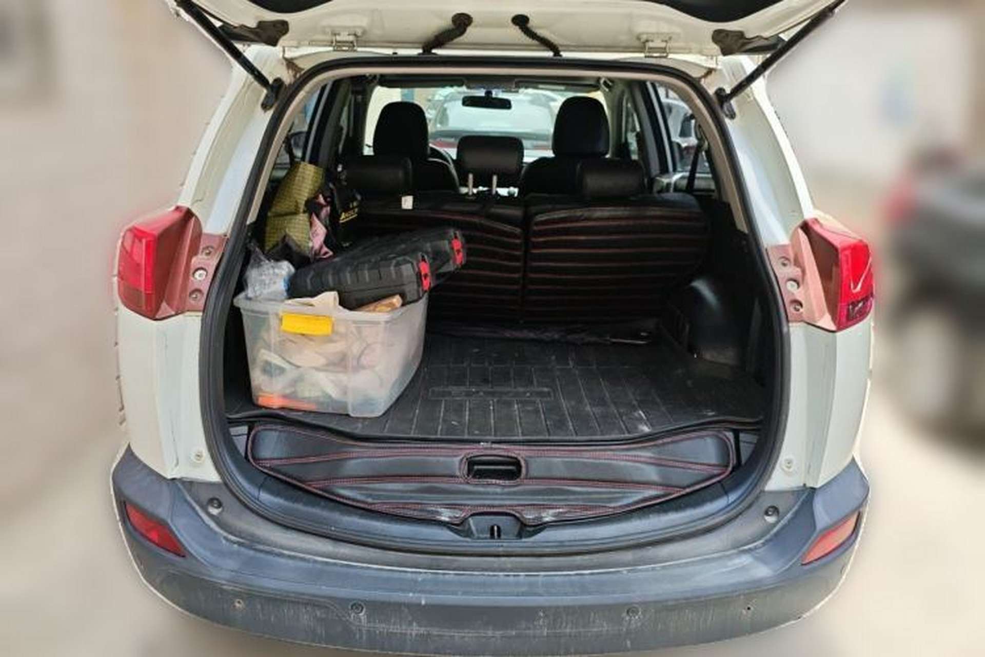 Used Toyota RAV4 2015 2.0L CVT Two-Wheel Drive Fashion Edition Trunk